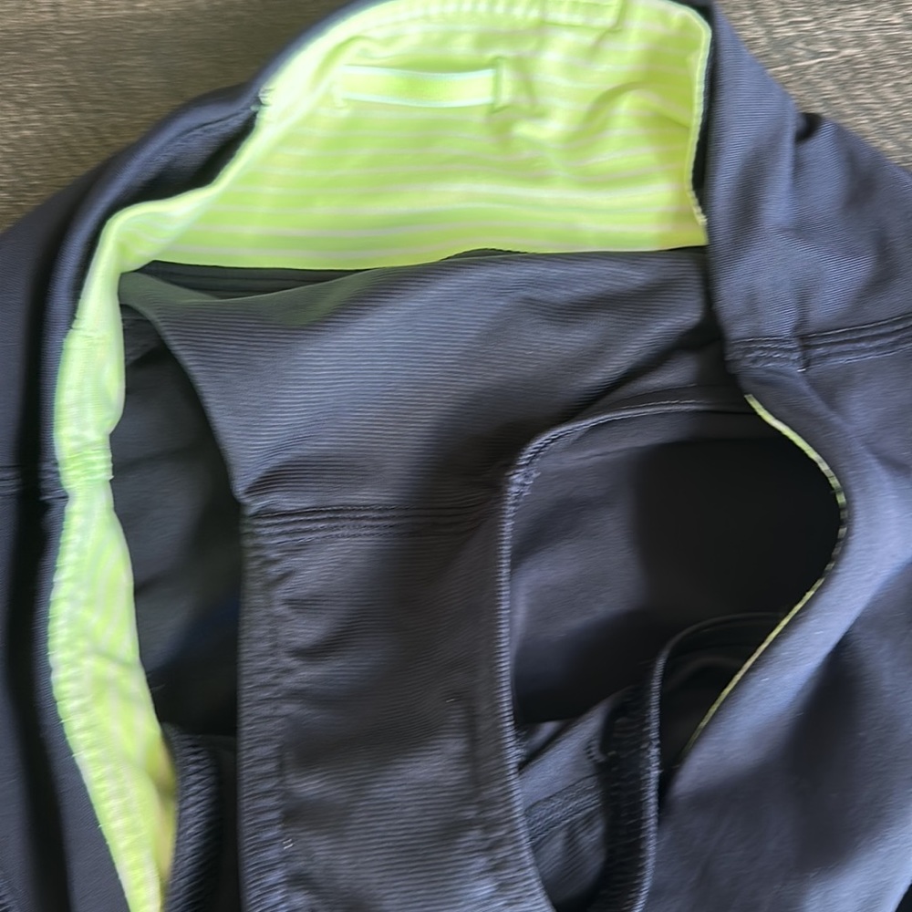 Lululemon shorts size 4 - Picture 6 of 7